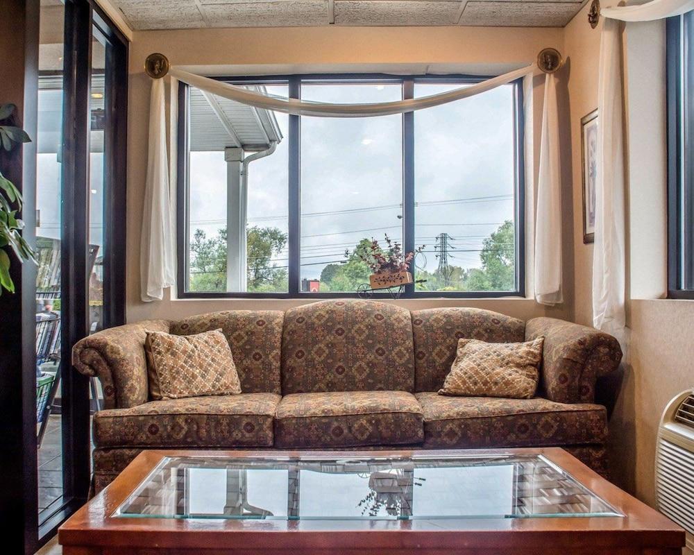Econo Lodge Dewitt I-90 Ngoại thất bức ảnh