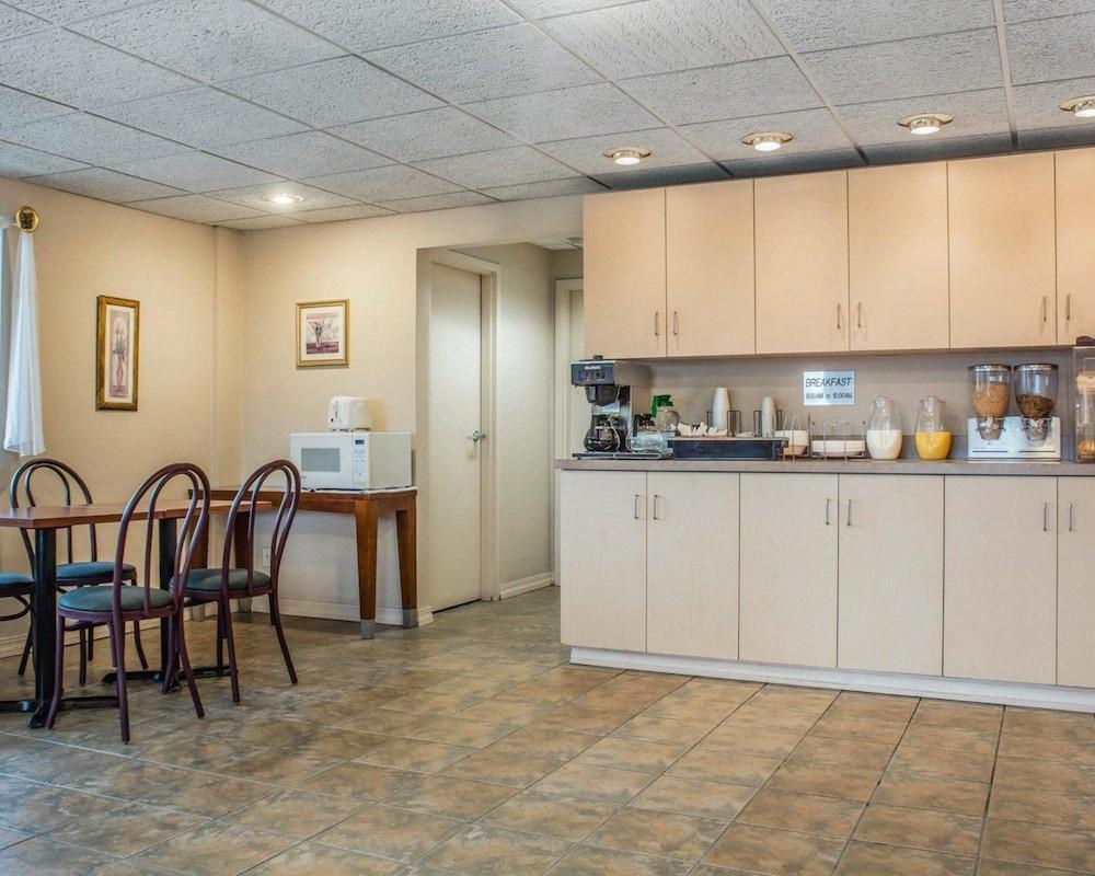 Econo Lodge Dewitt I-90 Ngoại thất bức ảnh
