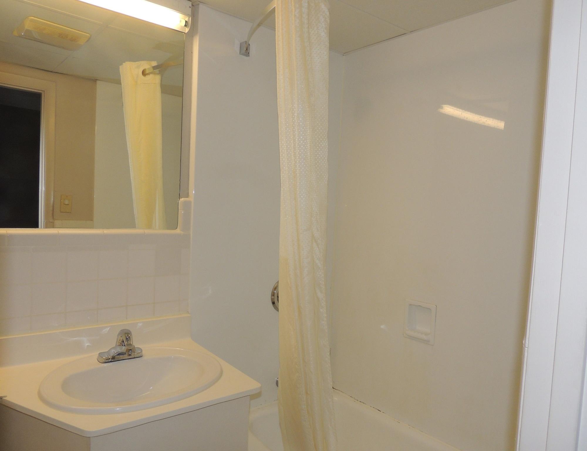 Econo Lodge Dewitt I-90 Ngoại thất bức ảnh