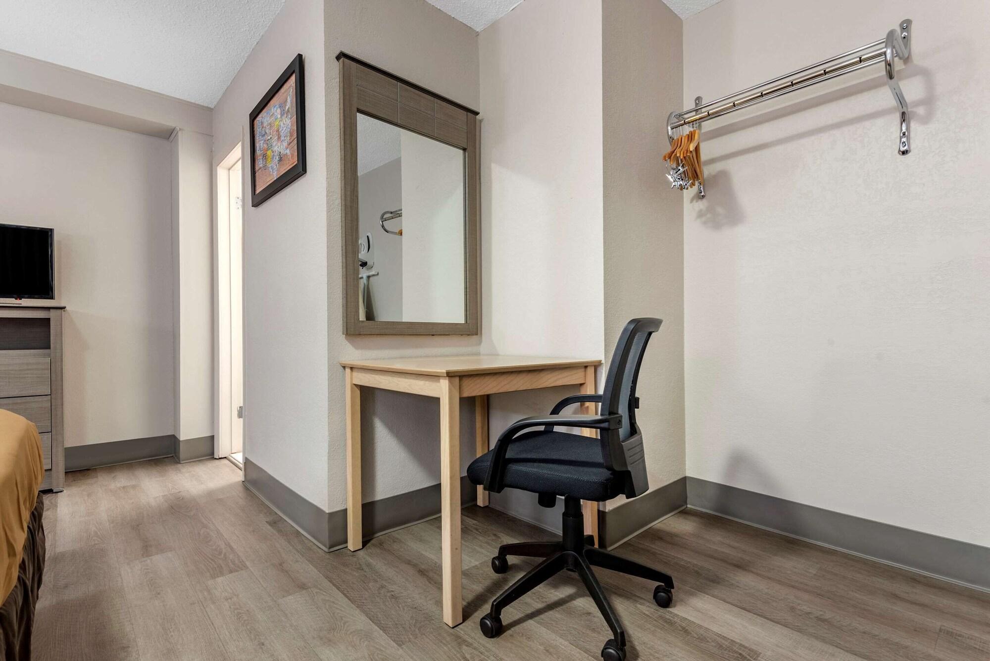 Econo Lodge Dewitt I-90 Ngoại thất bức ảnh