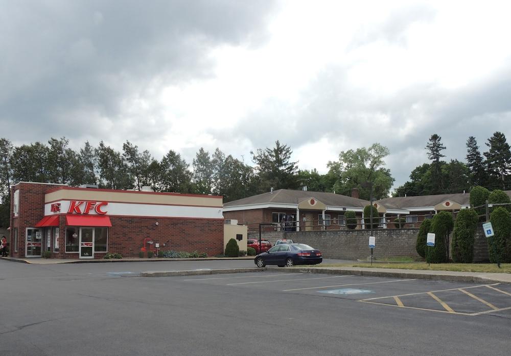 Econo Lodge Dewitt I-90 Ngoại thất bức ảnh