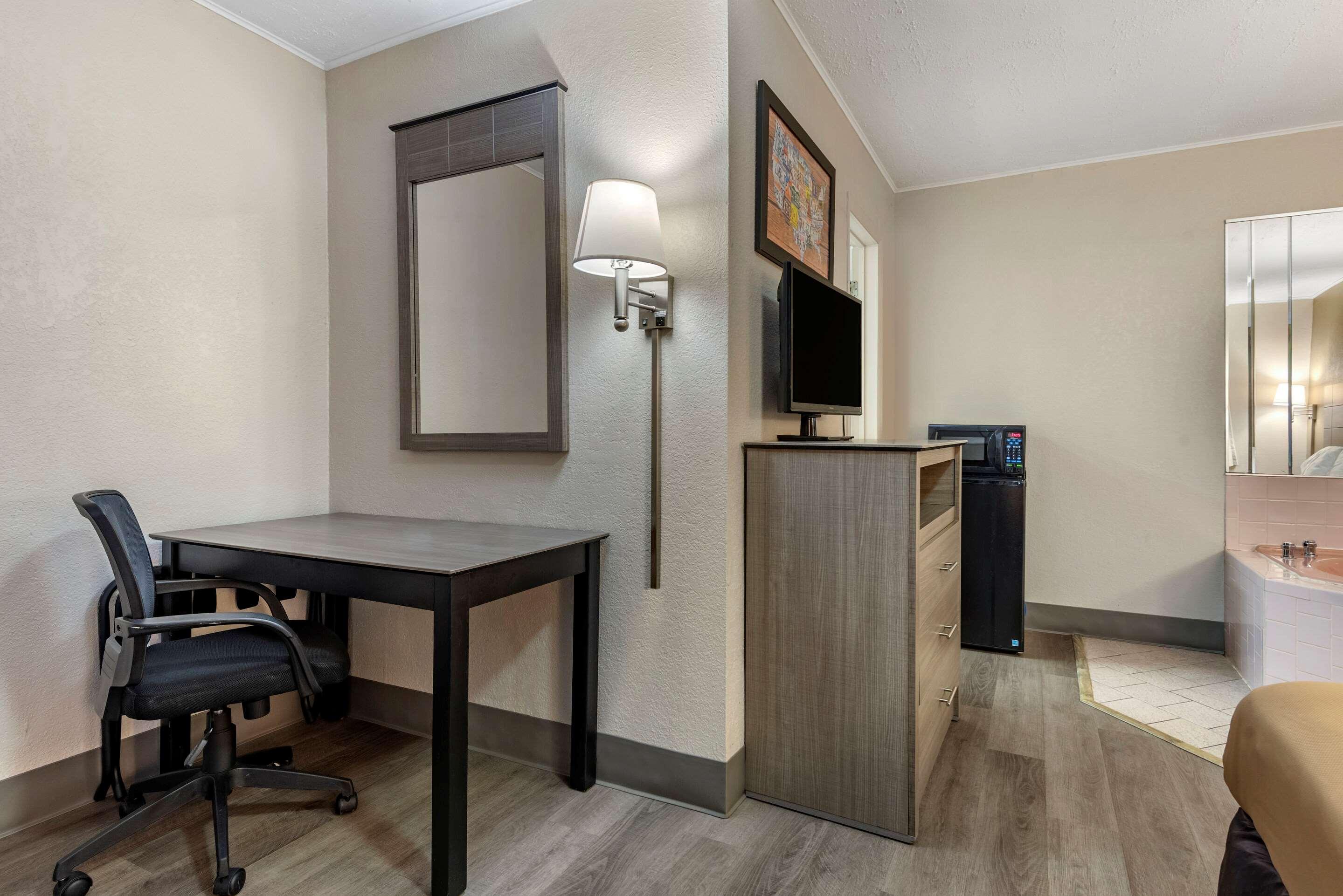 Econo Lodge Dewitt I-90 Ngoại thất bức ảnh