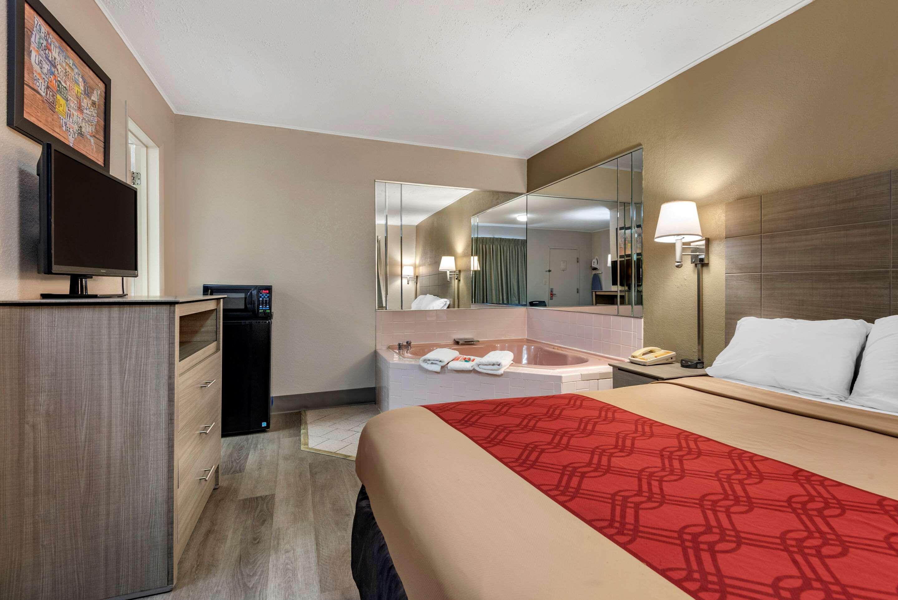 Econo Lodge Dewitt I-90 Ngoại thất bức ảnh