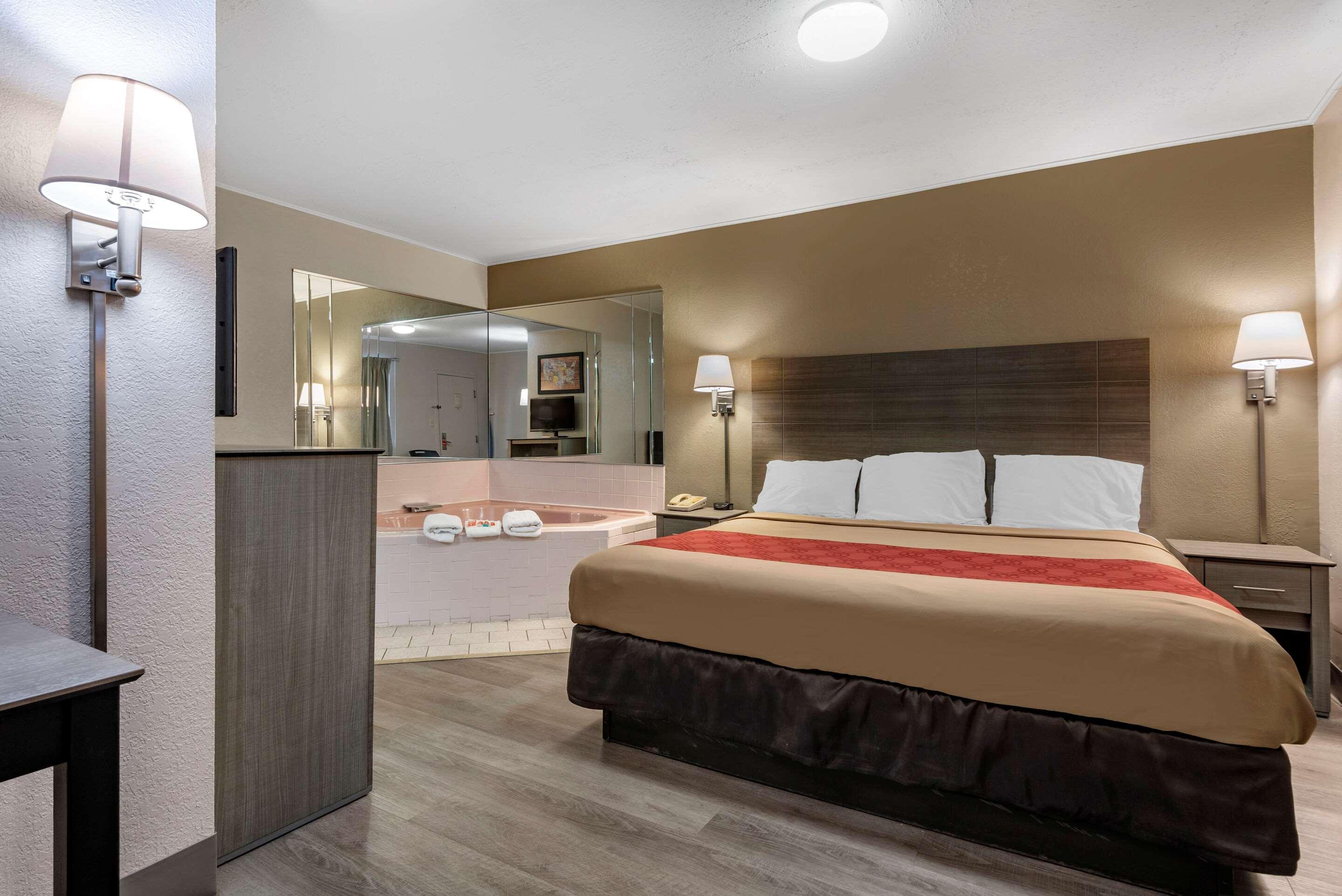 Econo Lodge Dewitt I-90 Ngoại thất bức ảnh