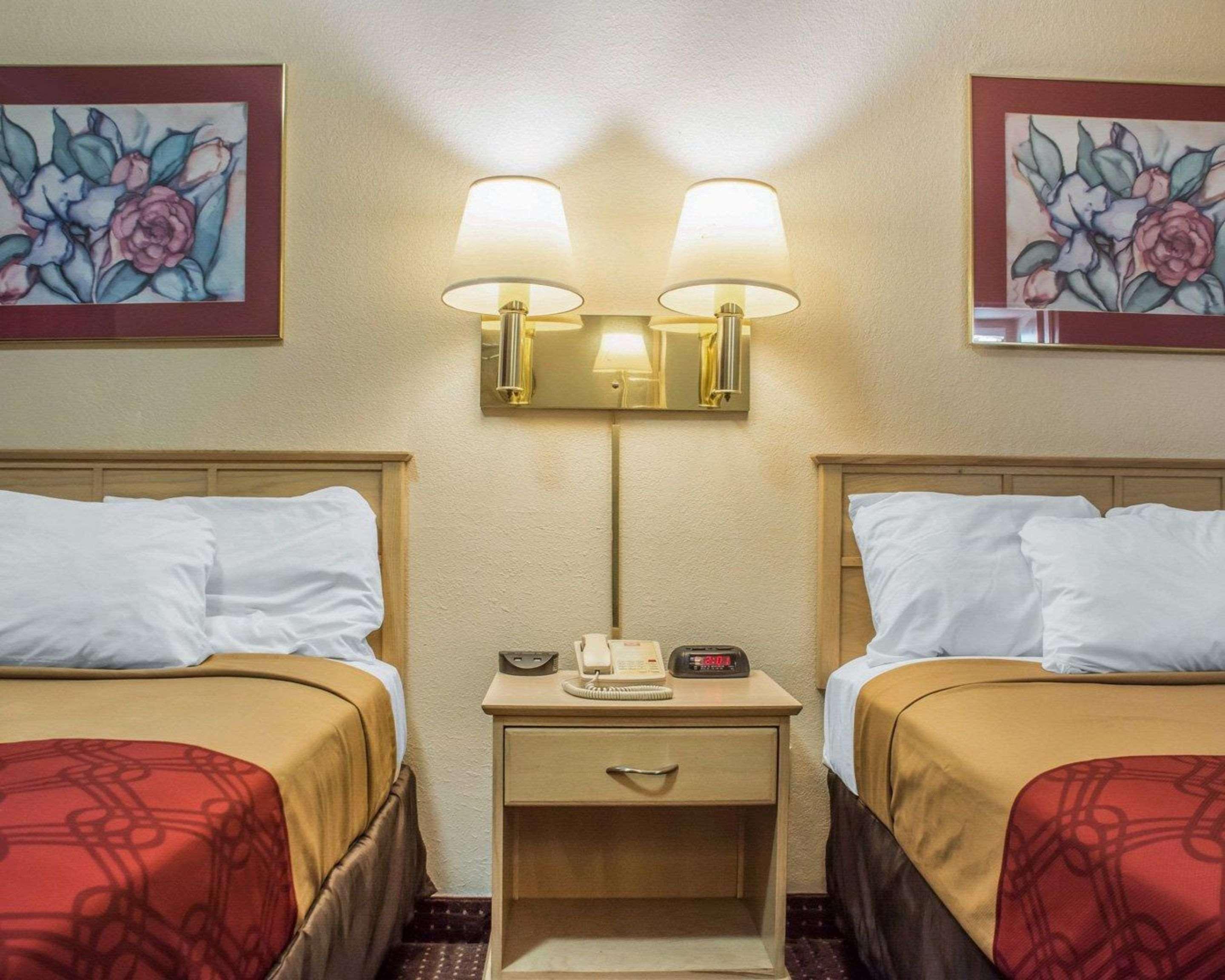 Econo Lodge Dewitt I-90 Ngoại thất bức ảnh