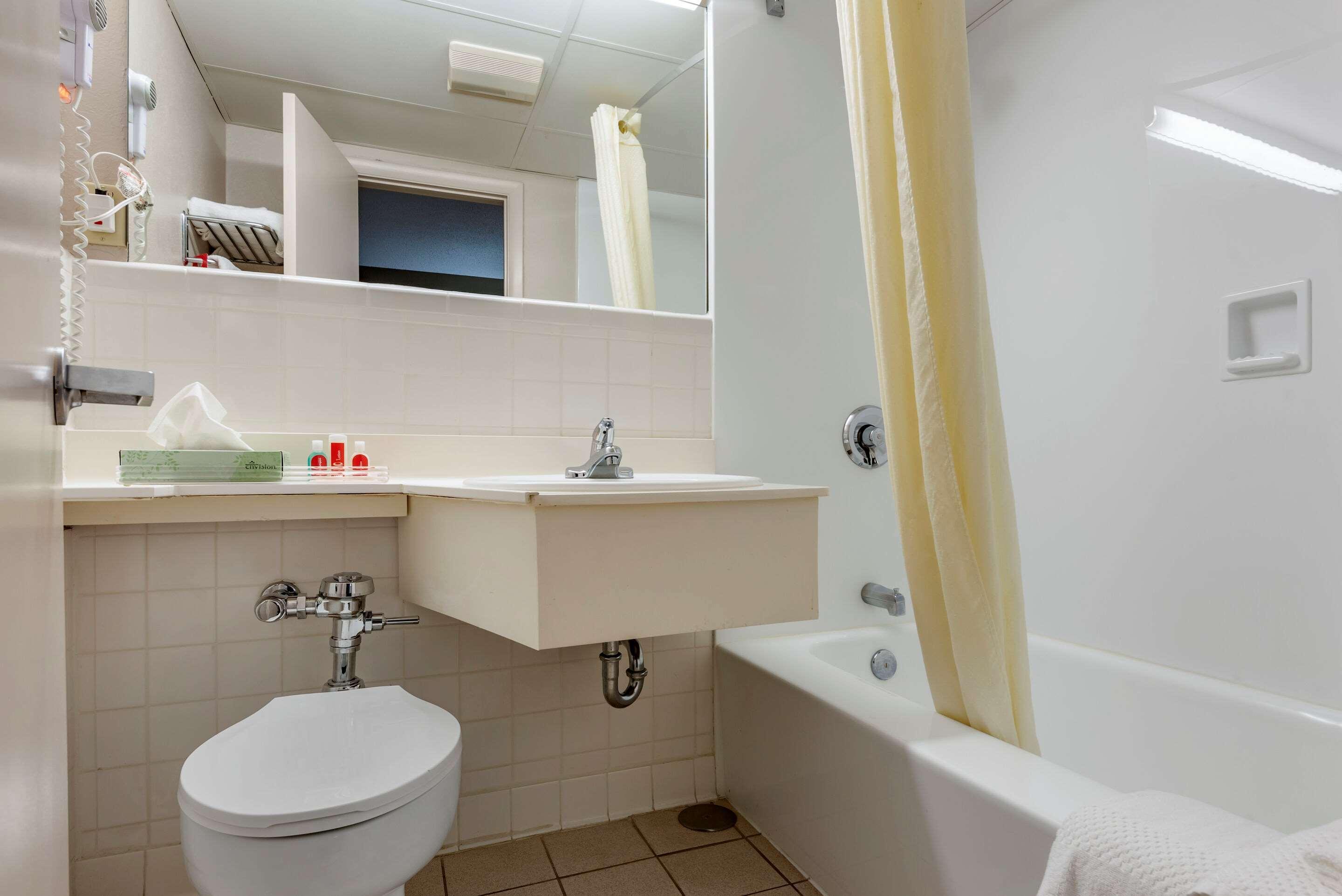 Econo Lodge Dewitt I-90 Ngoại thất bức ảnh
