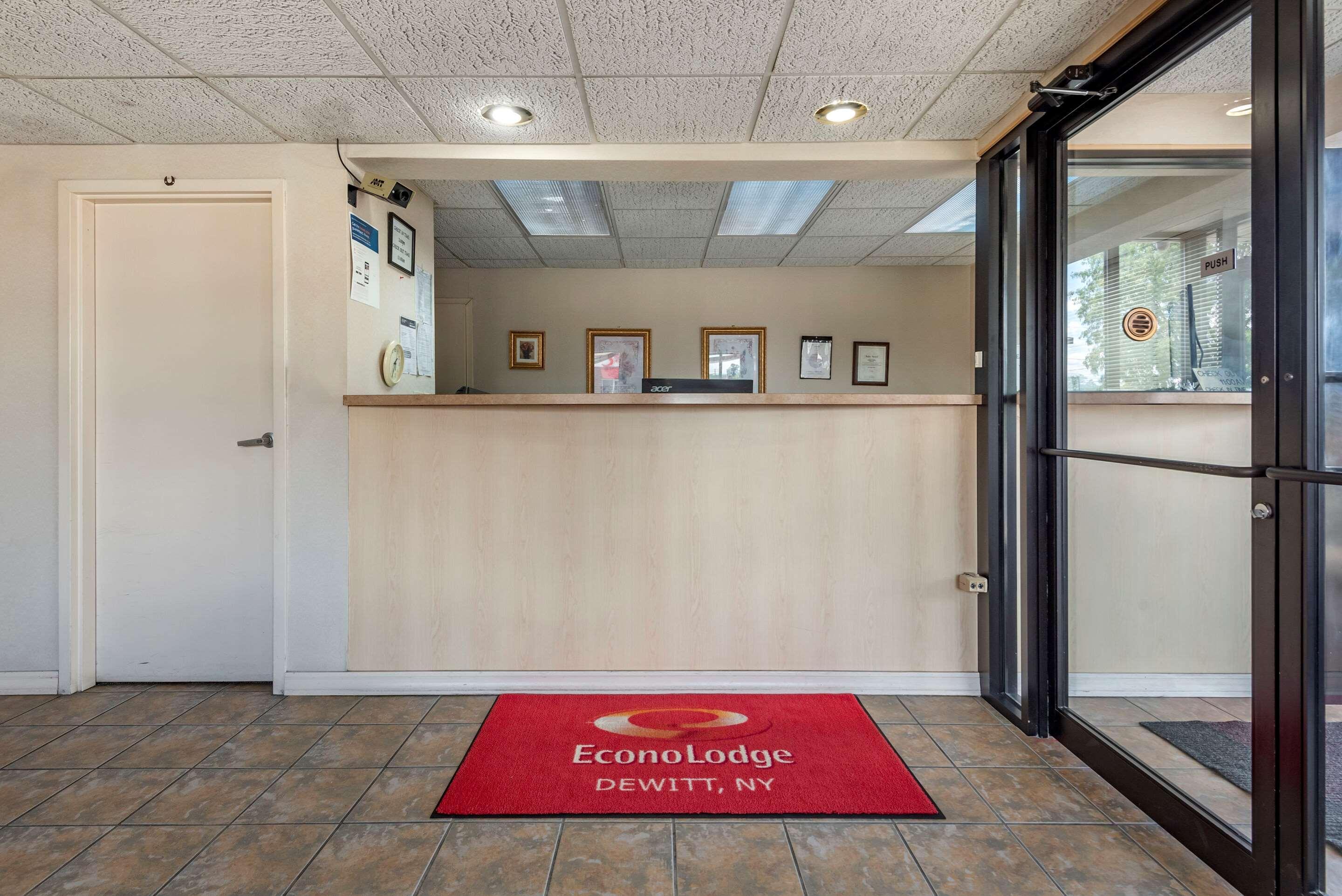 Econo Lodge Dewitt I-90 Ngoại thất bức ảnh