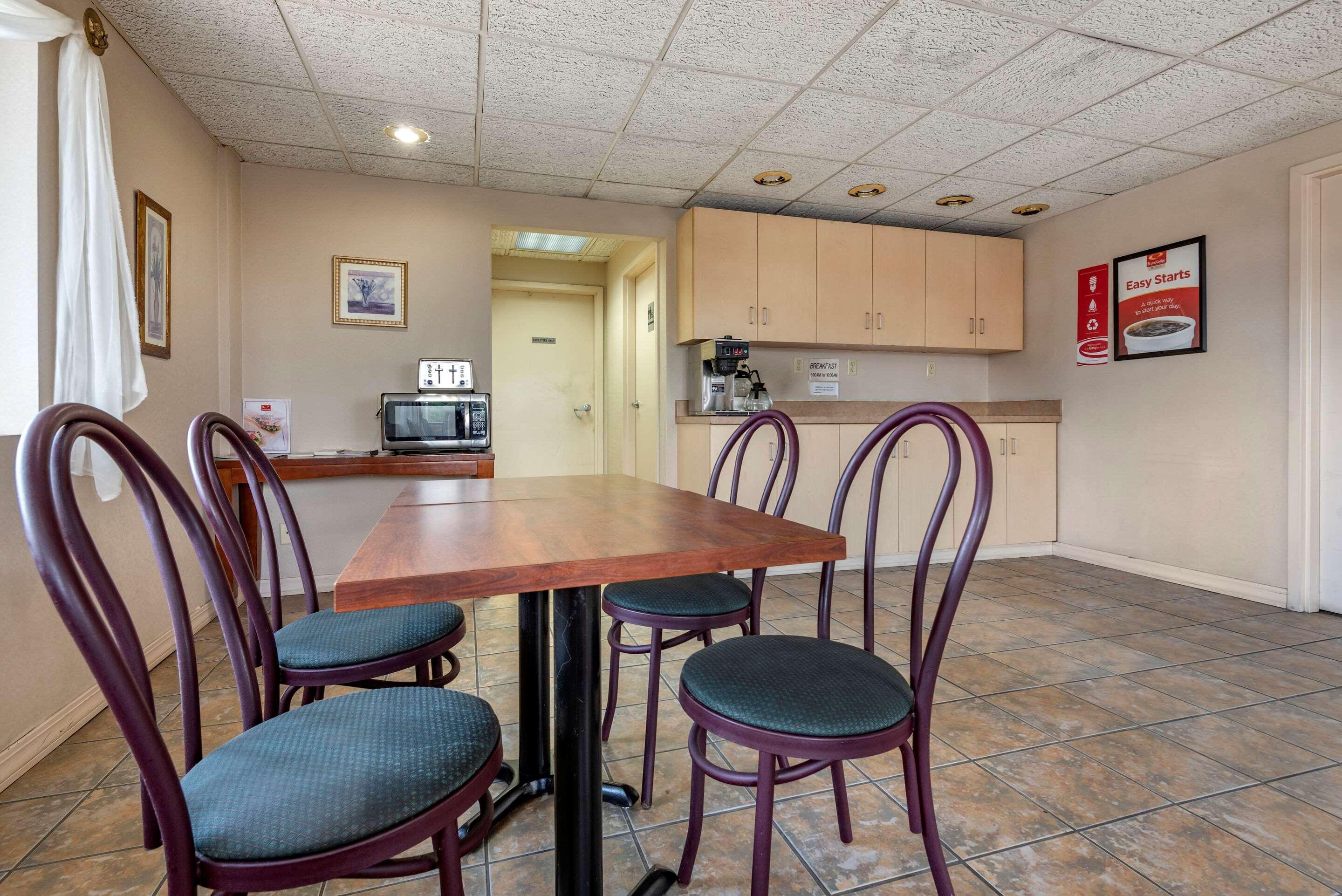 Econo Lodge Dewitt I-90 Ngoại thất bức ảnh