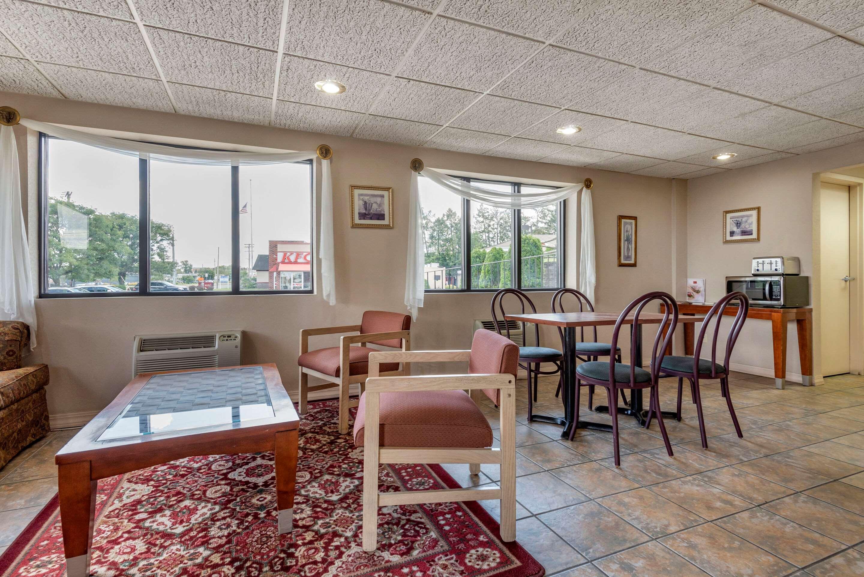 Econo Lodge Dewitt I-90 Ngoại thất bức ảnh